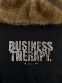 Zoom sur l’imprimé Business Therapy du Crew Neck Business Therapy FUR.