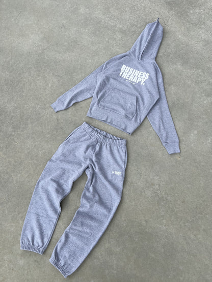 Ensemble jogging gris Business Therapy présenté en packshot.