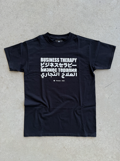 T-shirt Business Therapy Multilingual Finesse présenté au sol en packshot.