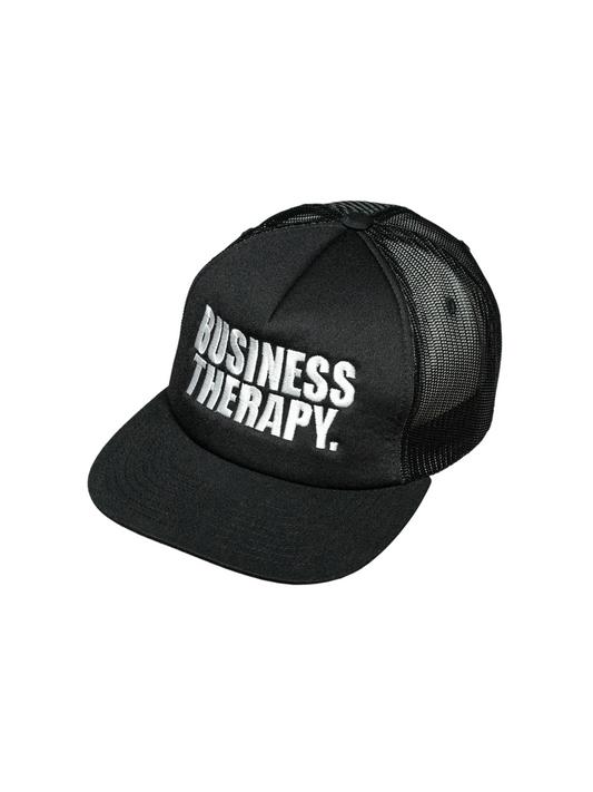 Casquette Business Therapy Trucker noire présentée en packshot sur fond blanc