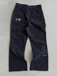 Pantalon FAS Hardpant présenté posé au sol en packshot
