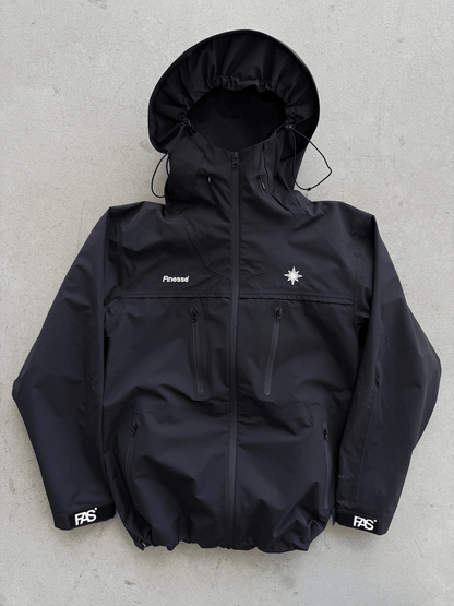 FAS Hardshell noire posée au sol sans la fourrure amovible