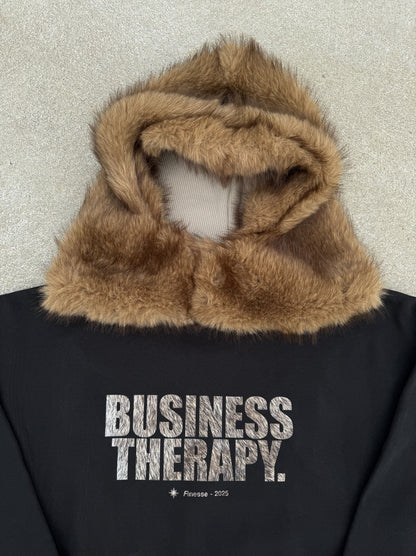 Capuche FUR HOOD et Crew Neck Business Therapy FUR posés ensemble au sol