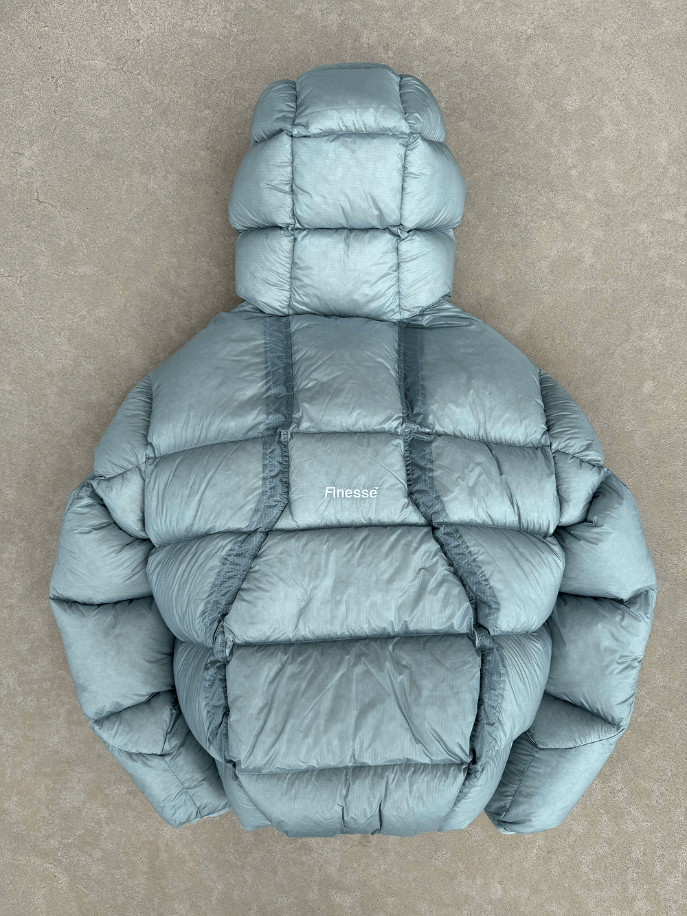 Doudoune Finesse* Alive Puffer Jacket Ice Blue au sol vue de dos.