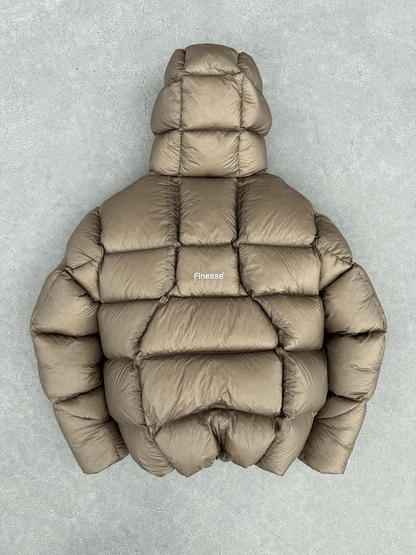 Doudoune Finesse* Alive Puffer Jacket Light Bronze posée au sol vue de dos.