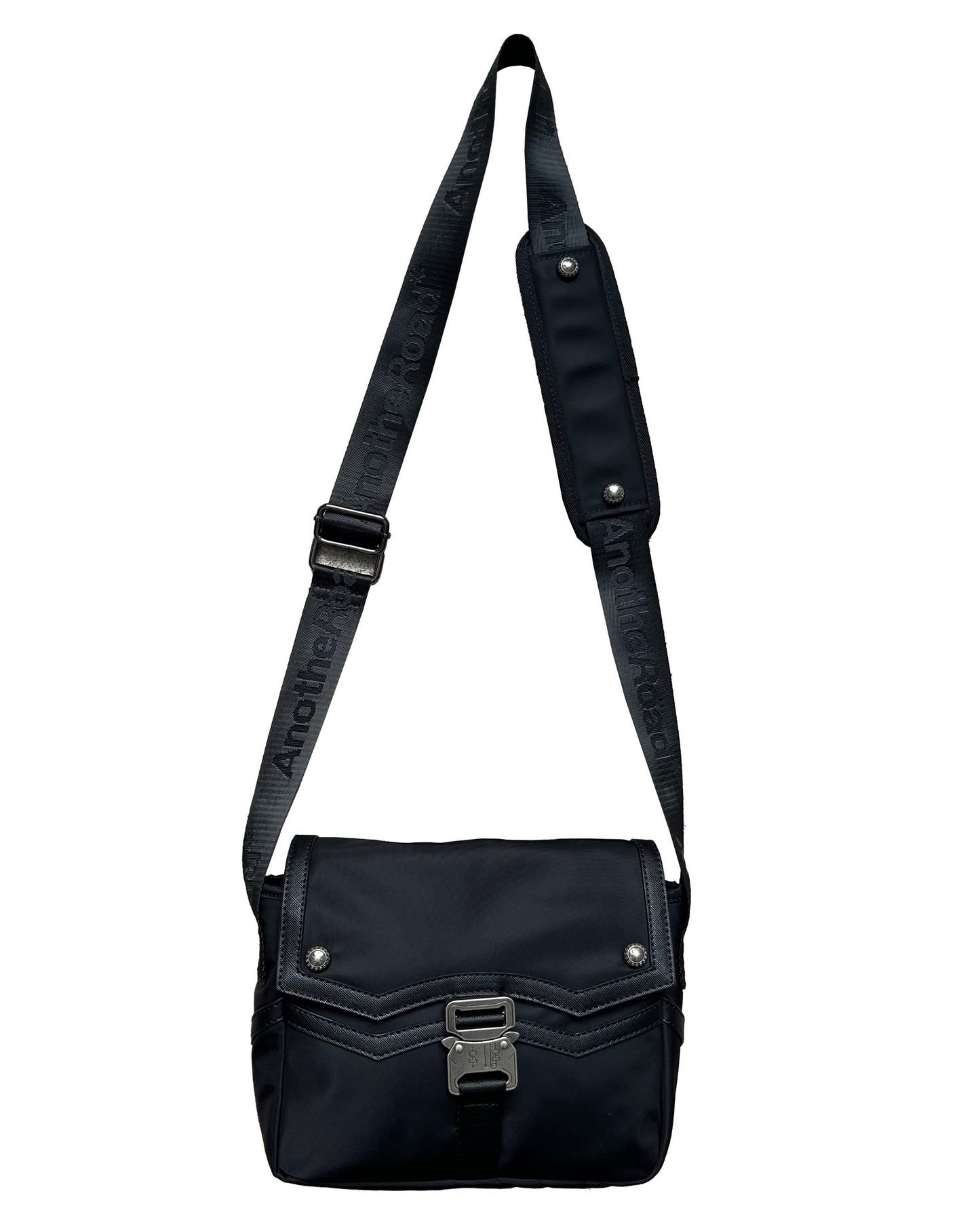 Sacoche Finesse Memorial Bag présentée sur fond blanc, variation de packshot.