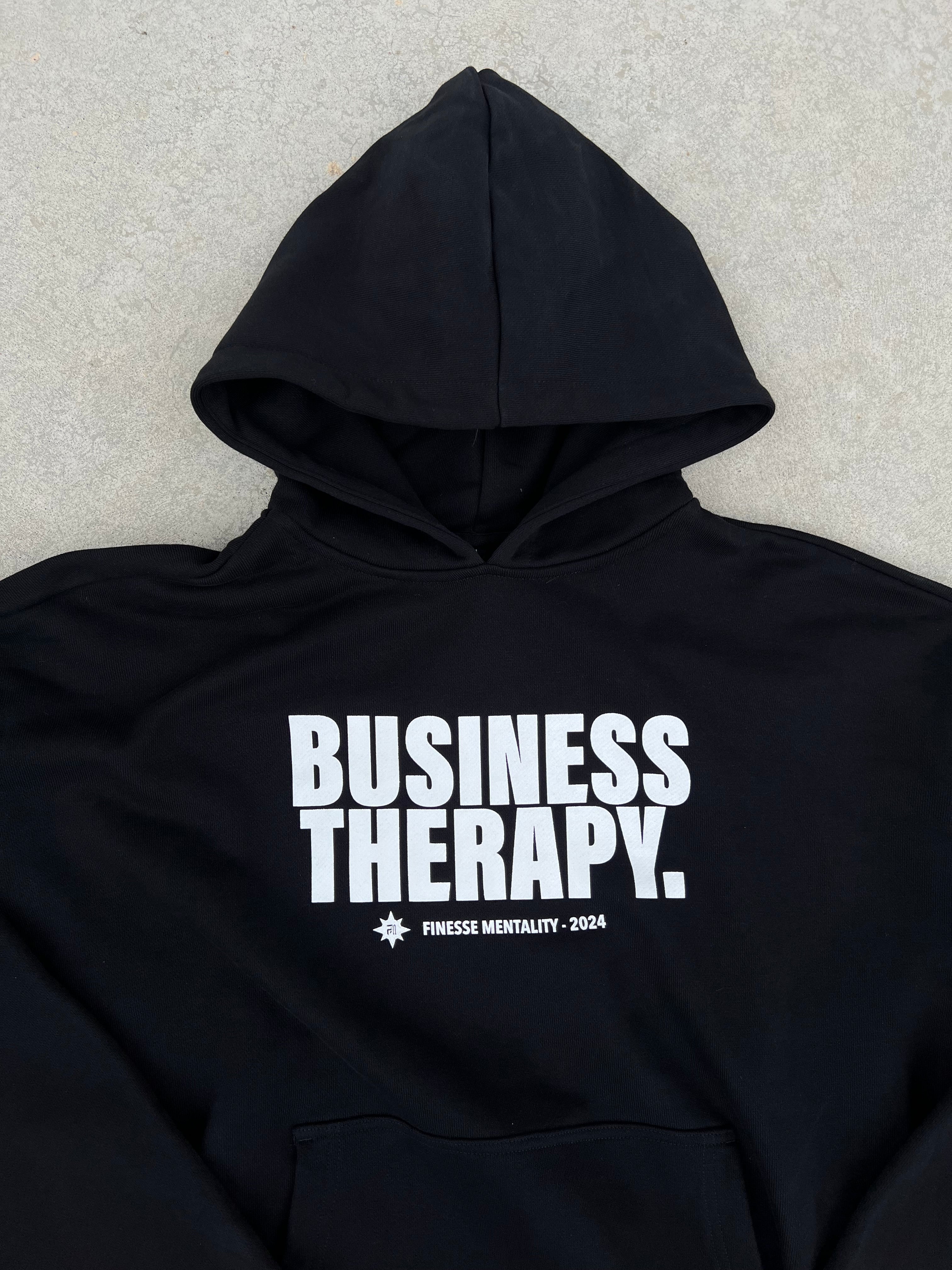 Zoom sur l’imprimé Business Therapy du hoodie Finesse Business Therapy.