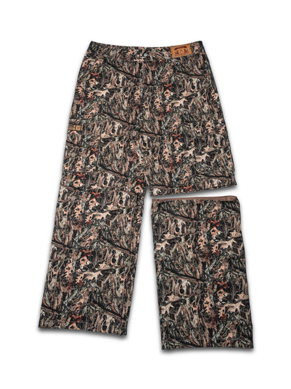 Pantalon cargo camouflage avec jambes détachables, modulable en short, design militaire moderne et fonctionnel.