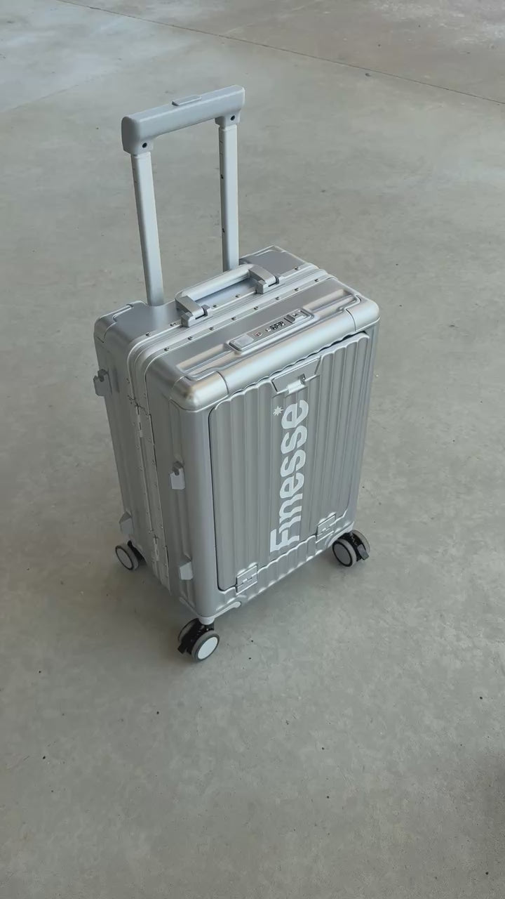 Vidéo présentant la valise Finesse Go Away Suitcase en détail.
